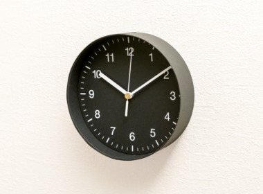 イナフ クロック-ナンバー M ブラック