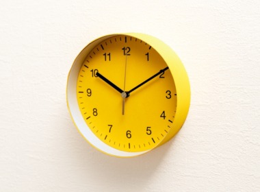 イナフ クロック-ナンバー M イエロー